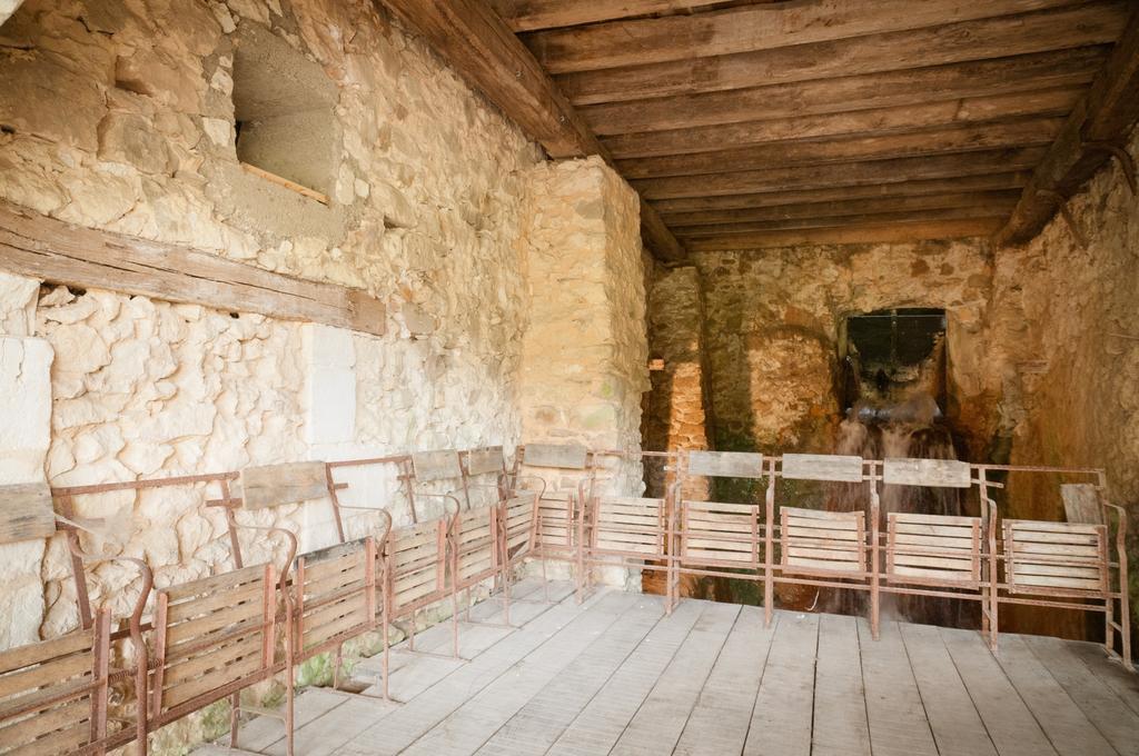 Gite Des Grands Moulins De Bauge Exterior foto
